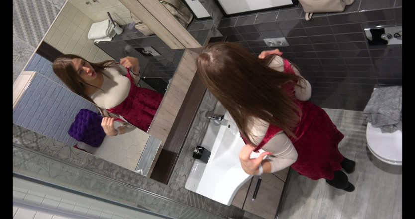 Milfs and Teens: Rothaarige MILF macht sich bereit für ein date mit einem...