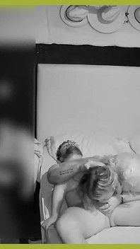 Puchis - Anal creampie fyller Mias röv