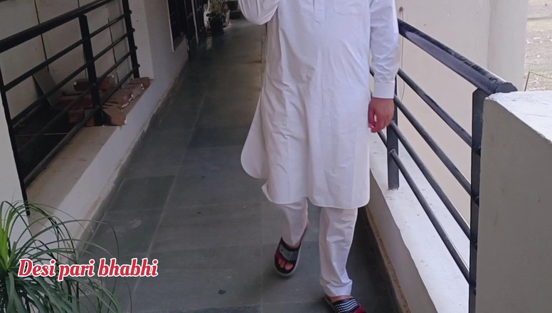 Desi Pari Bhabhi: Ama de casa india con el propietario para su alquiler