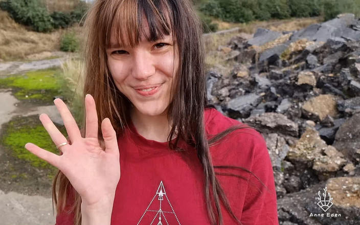 Anne Eden: Girly krijgt onbeschermde creampie buitenshuis!!