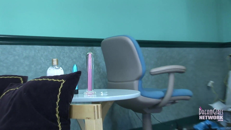 Dream Girls: Anale masturbatie en van dichtbij plassen