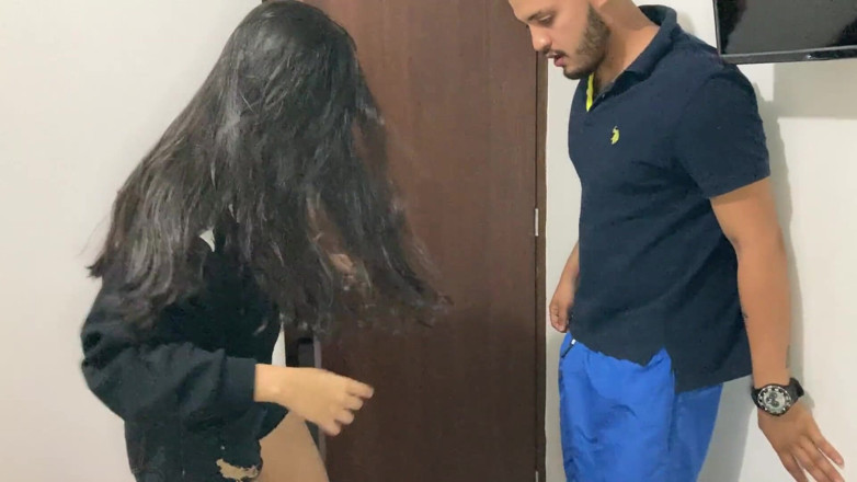 Sara Blonde: Swinger páry v amatérské výměně, sex, kouření a sperma na...