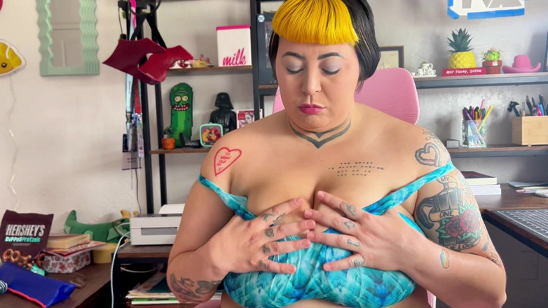 Mei After Dark: Joi Pancut pada Tetek Saya