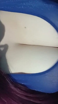 Ibu muda seksi bermain dengan seorang besar