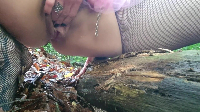 Mania Pigmilk: De leuke Fee van Goth pist en wrijft zich op...