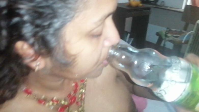 Tina Baby: Desi Bhabhi Caught Husbanf Is Fucking His Office Secretary so...