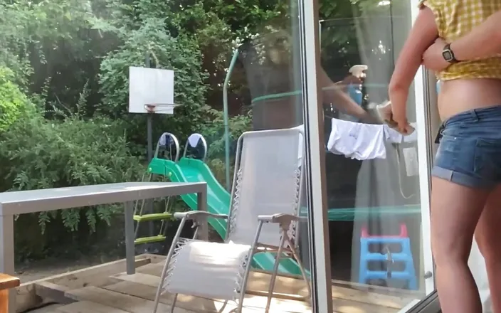 AcDcLovers: House Cleaner Let Him to Fuck Her While She Clean...