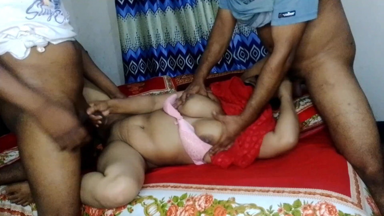 BanglaSexy24: Desfrute de sexo a três em hardcore foda bangladeshi menina...
