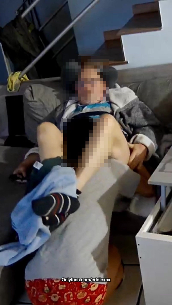 eddiexcxc: Young (19) dá um boquete no vovô (69)