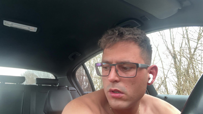 Twinkboy82: 귀여운 독일 트윈크의 핫한 발 - 차안의 흰색 래커 손톱, 개인 POV 경험.