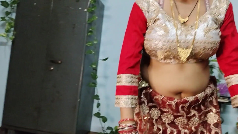 Anar Kali: Wanita seksi land lord ngentot sama cowok-cowok inti sambil dientot...