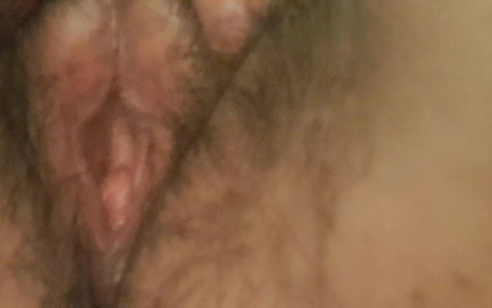 Mommy big hairy pussy: Vagin păros al unei mame sexy mature de aproape