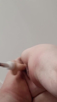 Nadržená sousedka se baví se sexuálním strojem