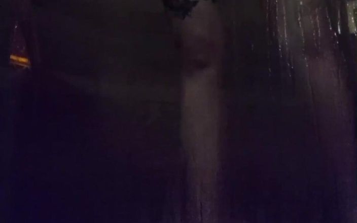 Kndy Kmille: Recording My Tinder Date in the Shower