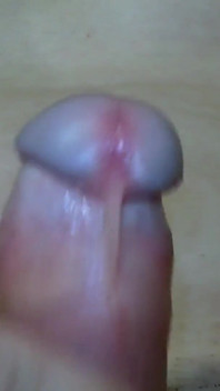 Eu me masso e massageio minhas bolas com meu esperma