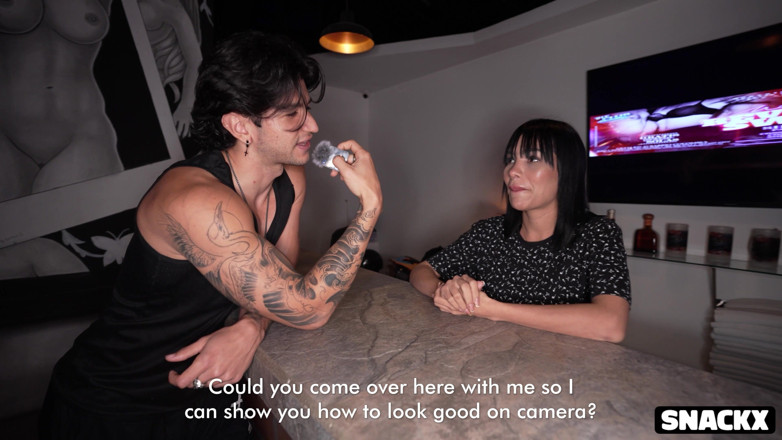 Bombones: Hooked on His Look - Milfy Bartender Left Work for Him