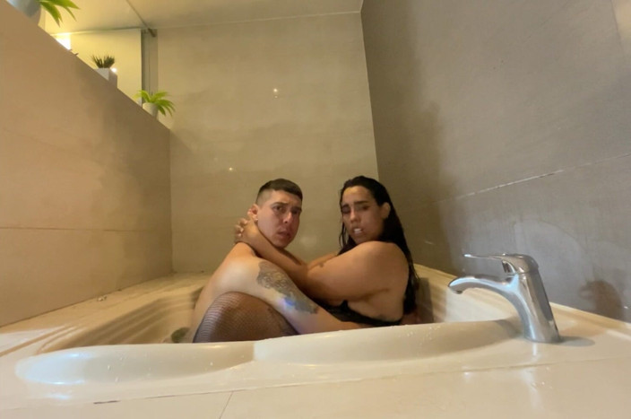 Monozion: Real Video Casero De Pareja Colombiana En La Tina