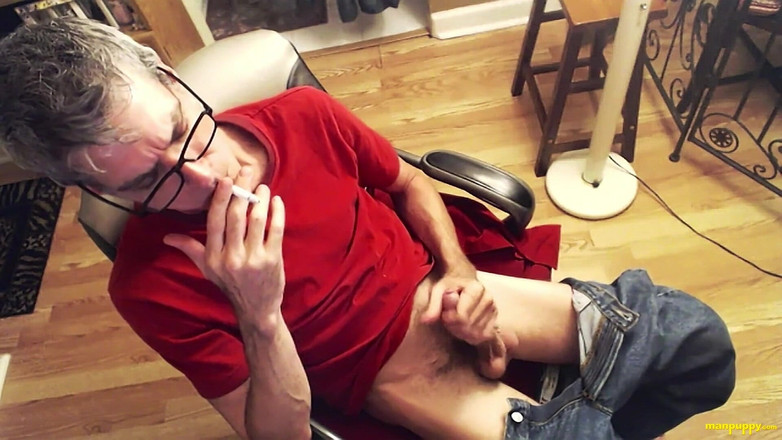 Man Puppy: Pressa ut en medan du röker