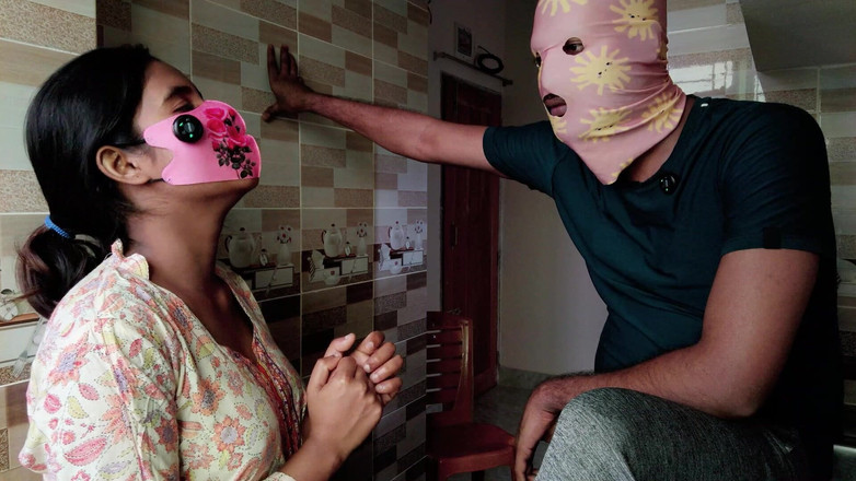 HottyKisku02: 부엌에서 의붓형제에게 섹스를 가르치는 배다른 여동생