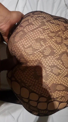 Lady_devil28: La pute de ma belle-mère me modèle sa nouvelle lingerie...