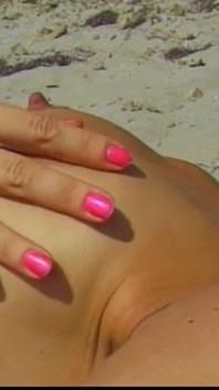 Buitenshuis vintage neuken op het strand voor een blondine