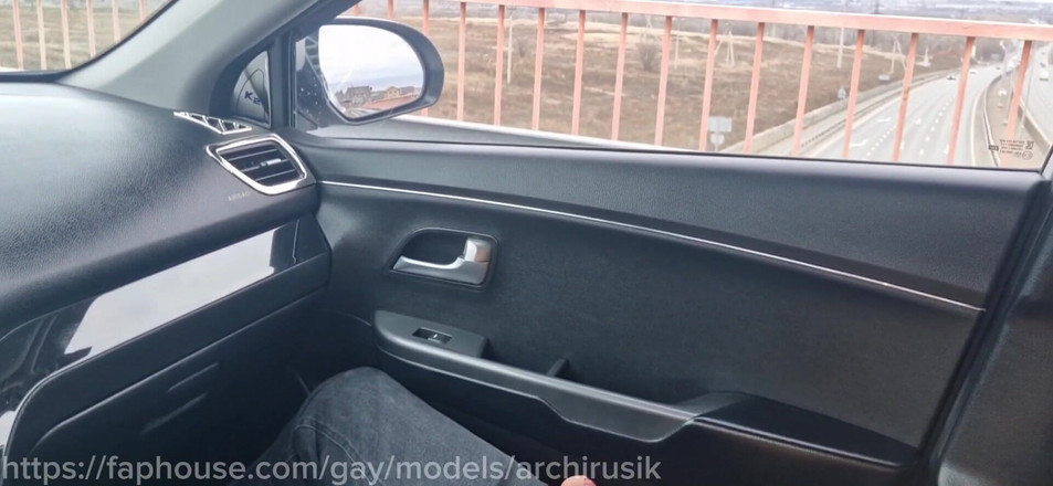 ArchiRusik: Cizinec mě ošukal v mém autě na dálnici a pokryl...