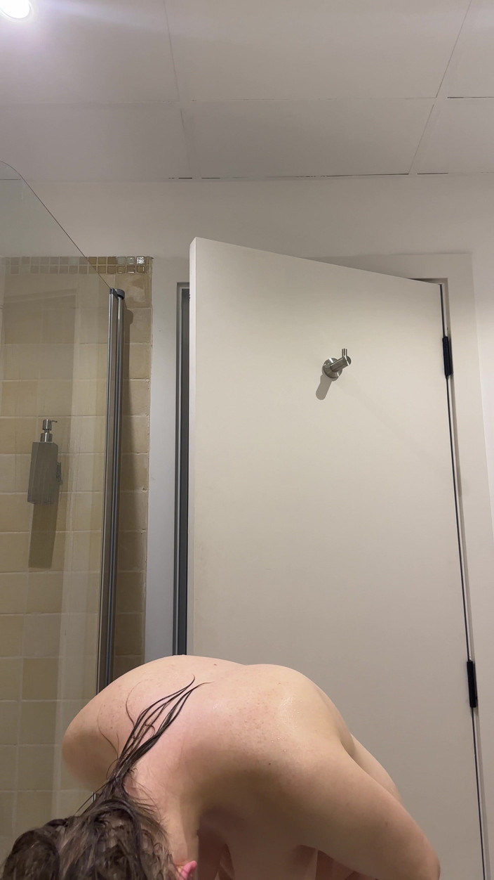 SweetLucy96: Divertimento nella vasca dell'hotel
