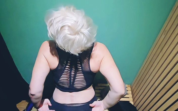 Sofy13: Тебе нравится моя большая задница