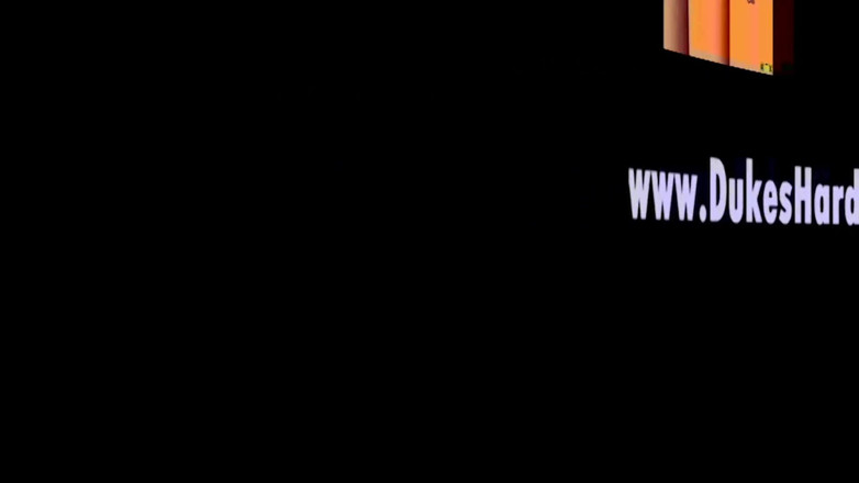 Dukes Hardcore Honeys: Żonaty nauczyciel zostaje przyłapany na wysysaniu kutasa po pracy.