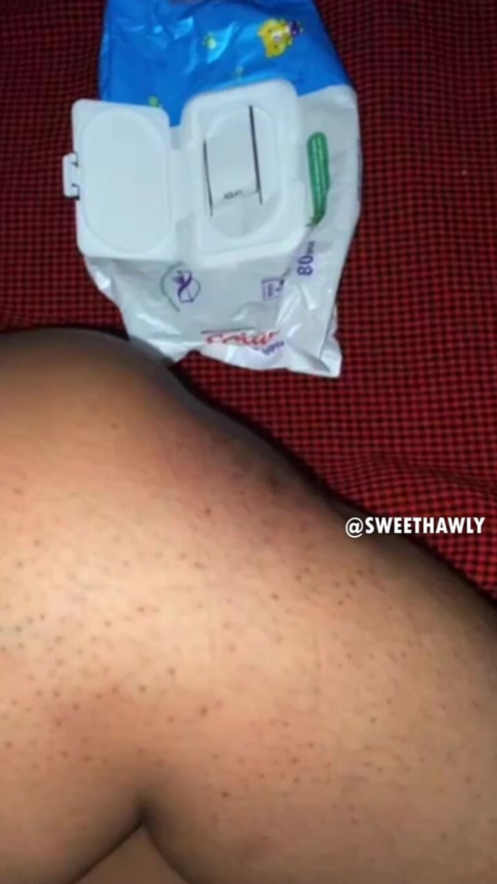 Sweethawly: Saat aku lagi asik seks anal, cewek ini muasin memeknya...