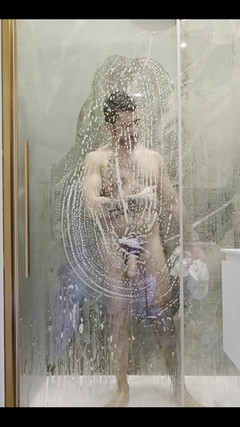 Max Xedephiro: Kdo se ke mně chce přidat ve sprše?