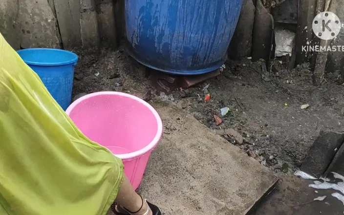 Anita yadav: Indian house wife bathing