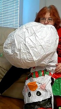 BBW mogen rödhårig sjuksköterska Vicki blåser upp uppblåsbar snögubbe för dig