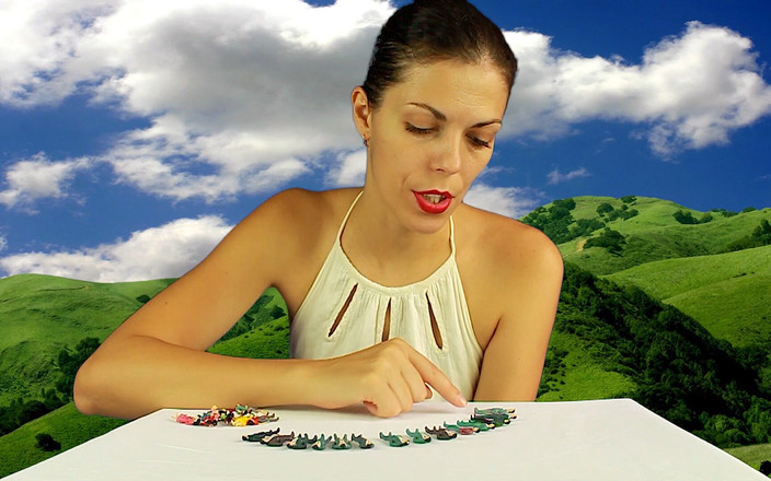 TheoryOfSex: La gigantessa sceglie e mangia la sua sorpresa. Julia v...