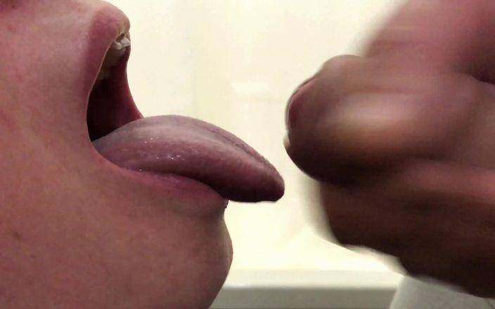 Anna &amp; Emmett Shpilman: Crot sperma di mulut - close up