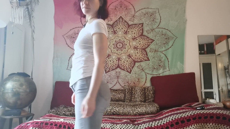 Miss Flora: Je montre juste mon ceinture abdominaux