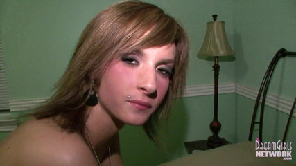Dream Girls: Sweet chick shows us her nice body