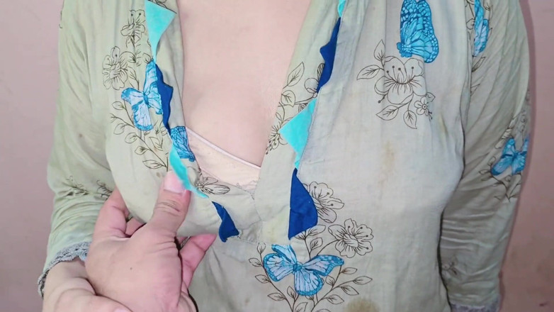 Sairaxsaim: ฉันมาเก็บค่าเช่าแต่เธอคว้าควยฉันไว้ (พูดสกปรกภาษาฮินดี)