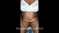 Shani Akki: 斯里兰卡熟女向她的情人展示她的裸体