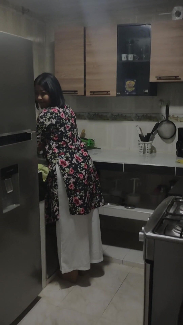 Crisanto999: Sexo com minha tia na cozinha enquanto seu marido está...