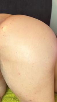 Hete camgirl krijgt haar kutje hard geneukt