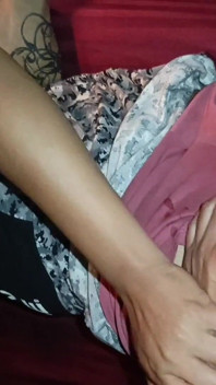 Eu Divido a Cama Com Meu Padrasto Enquanto Ela Está De Férias