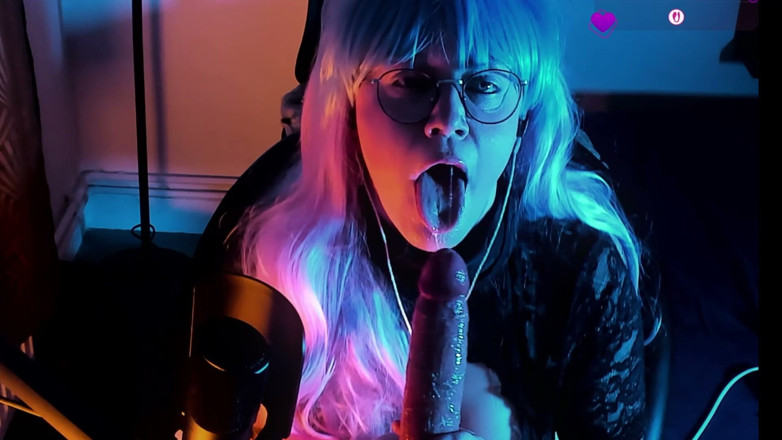 Big Clit Muse: French Camgirl Blows You and Lets You Fuck Her with...