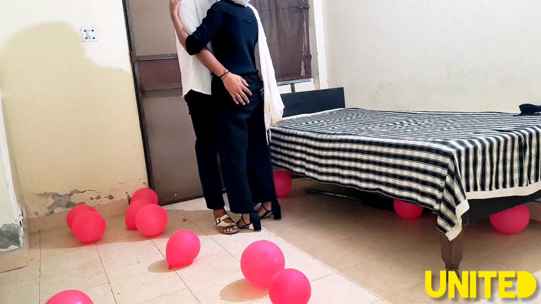 UnitedCourse31: Un patron indien baise sa secrétaire, vidéo de sexe