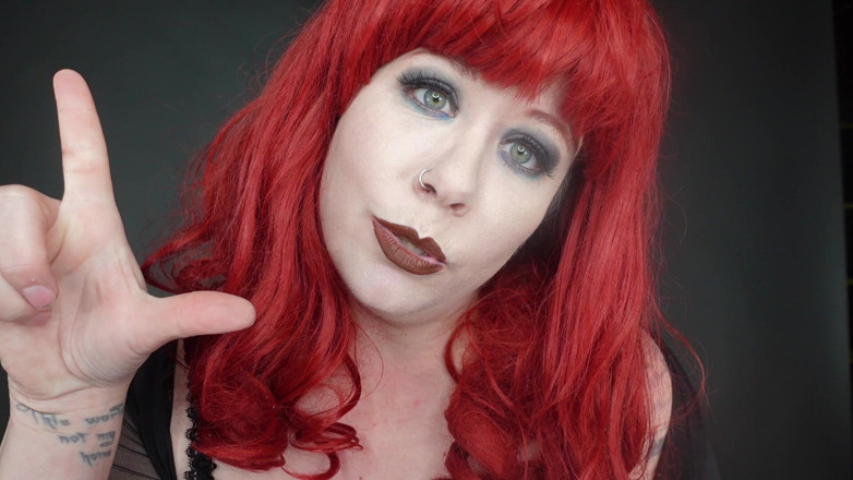 Deanna deadly: Mije-se toda vez que recebe uma praga de ereção