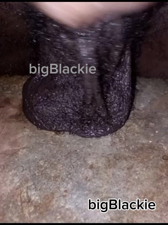 bigBlackie699: Berlutut