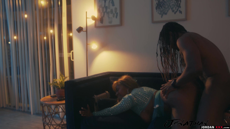 Jonathan Jordan: Girls Night Out