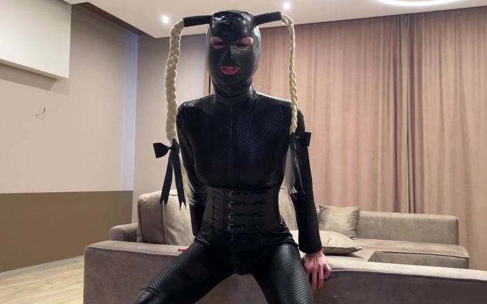 Mistress Mary: Cuckold får överraskning från gummiparty