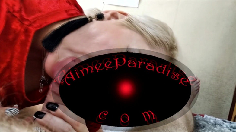 AimeeParadise: Зрелая сучка принимает душ и сосет хуй, натирая спермой большие сиськи))
