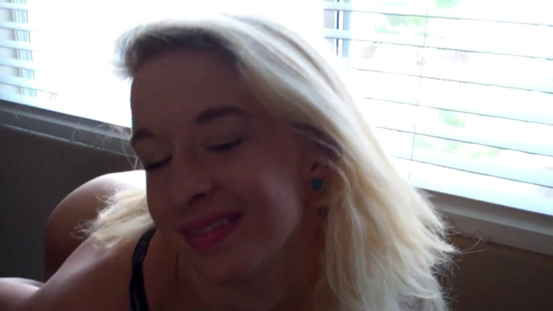 Leon Lambert Girls Twerk Parties CFNM: Amatérská akce s blondýnkou, která miluje mastrubaci